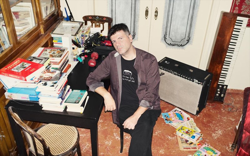 o-foibos-deliborias-parousiazei-zontana-to-neo-tou-almpoum-sto-gagarin-205