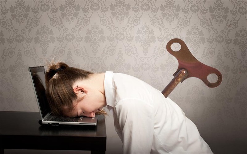 giati-niotho-sunexos-kourasi