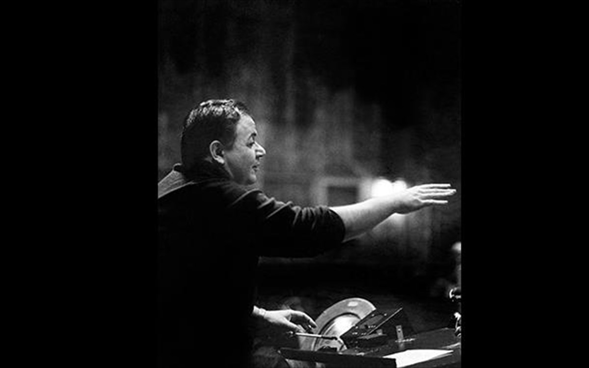 manos-xatzidakis-megaro-mousikis