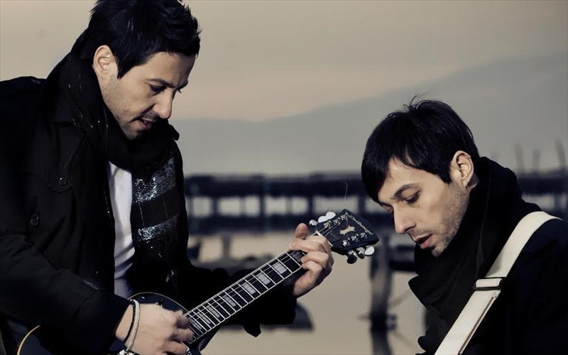 oi-giorgos-kai-stauros-mulonadakis-live-sto-ruthmos-stage-stauros-mulonadakis-live-sto-ruthmos-stage