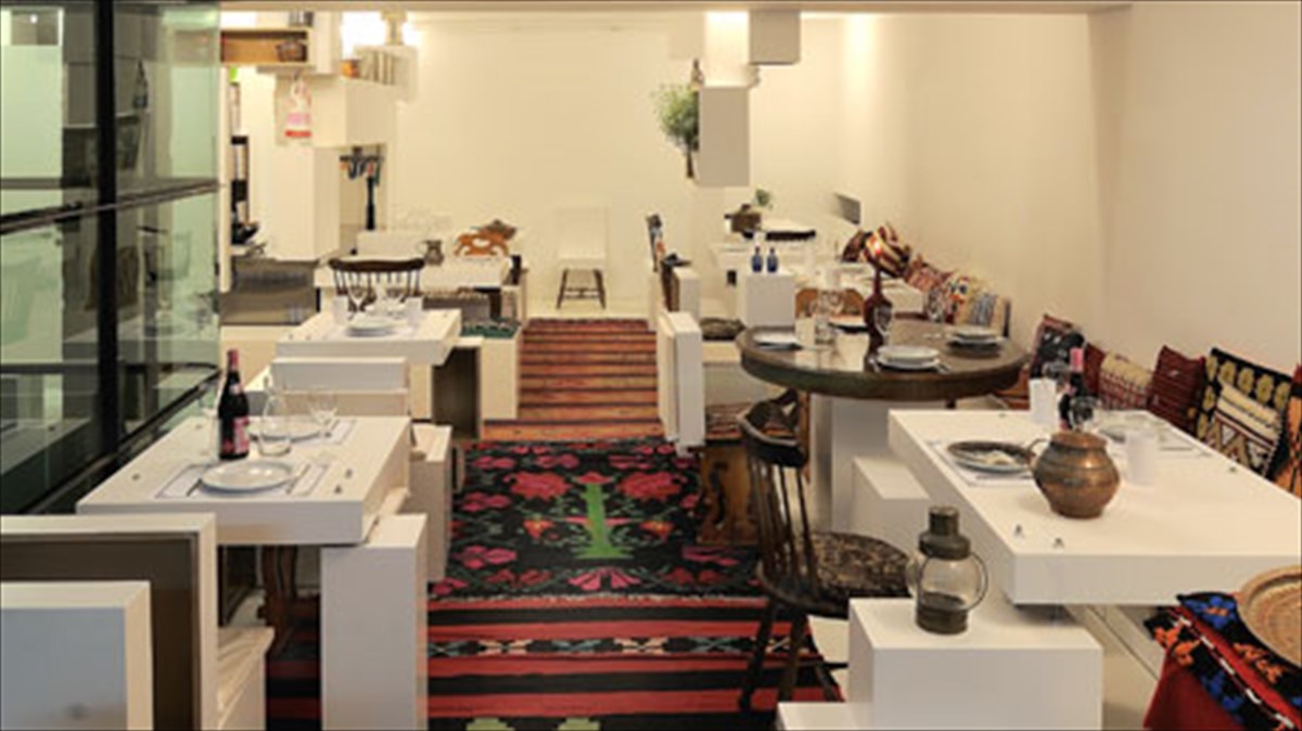 menou-gemato-me-mesogeiako-tamperamento-sto-breeder-feeder