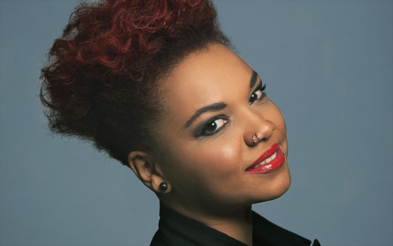 sunantisame-tin-idra-kayne-ti-soul-funk-diva-pou-den-niothei-katholou-ntiba