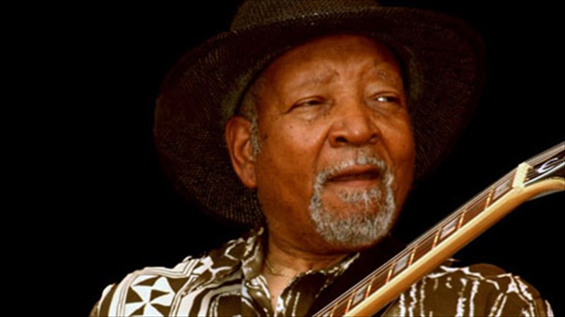 bradies-thrulikou-mplouz-sto-half-note