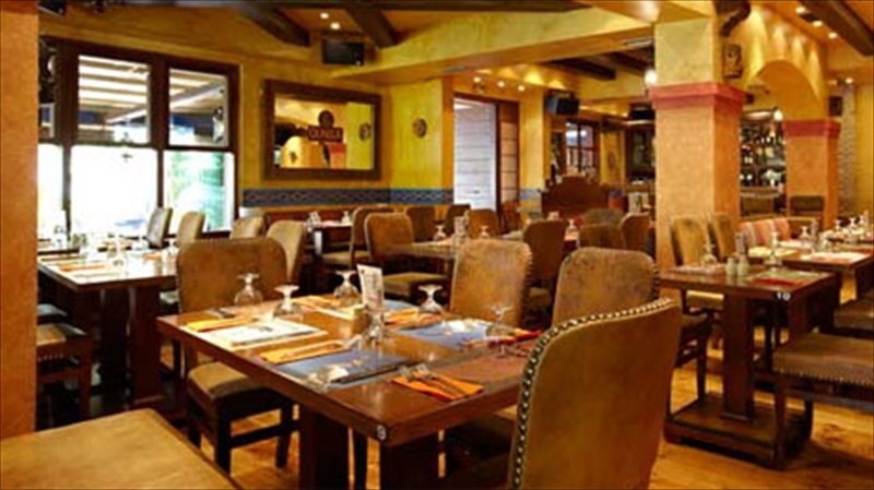 to-amigos-ginetai-tessaron