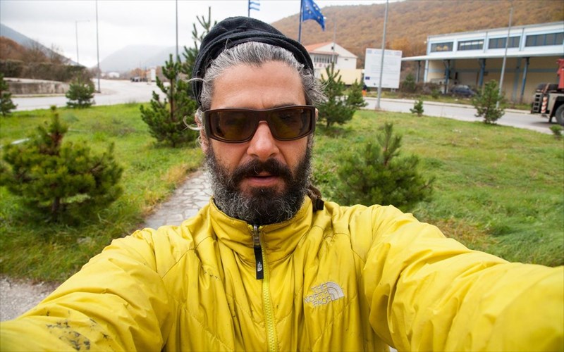 dimitris-ploumidis-gnoriste-ton-anthropo-pou-gurise-to-13-tou-kosmou-me-podilato