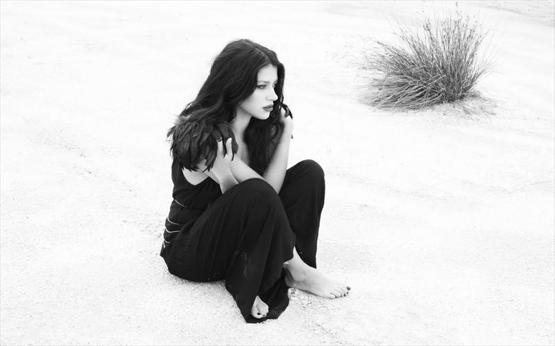 i-katerine-duska-sti-skini-tou-passport