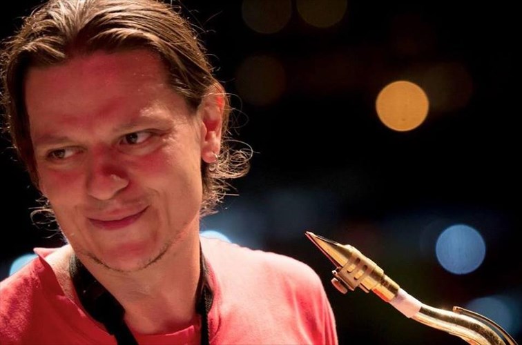 o-saksofonistas-giannis-kasetas-se-ena-afieroma-ston-sonny-rollins