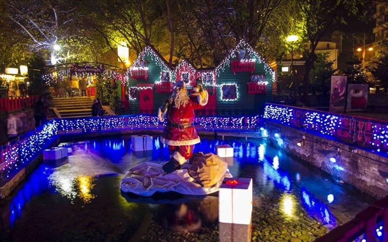 xristougenna-se-magika-skinika-kai-paramuthoxores-tis-elladas