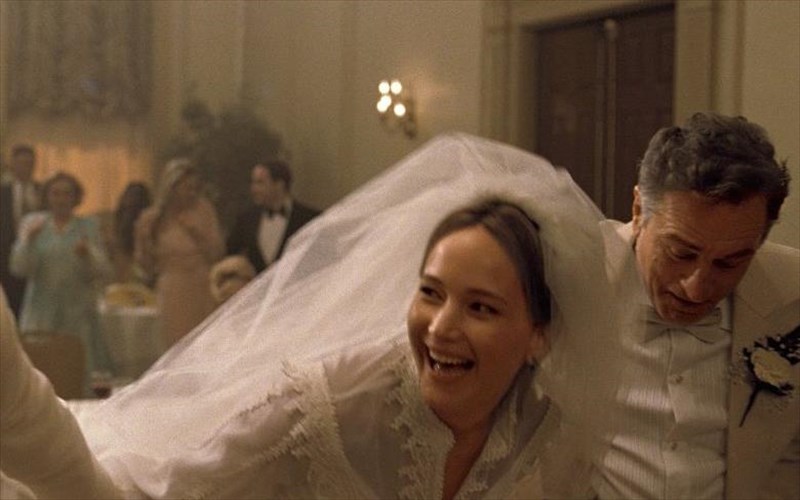 oikogeneiaka-mperdemata-gia-tzenifer-lorens-kai-rompert-nte-niro