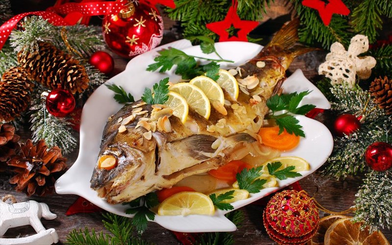 ti-trone-ta-xristougenna-osoi-lene-oxi-sti-galopoula