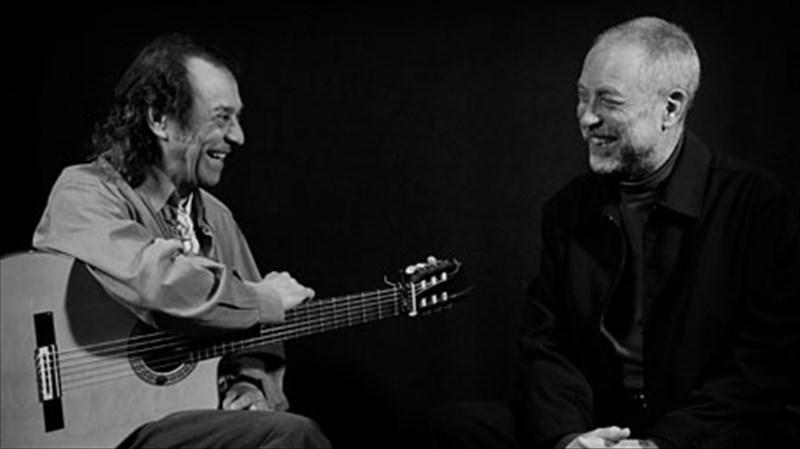 kithara-kai-mpaso-gefuronoun-duo-diaforetikous-kosmous