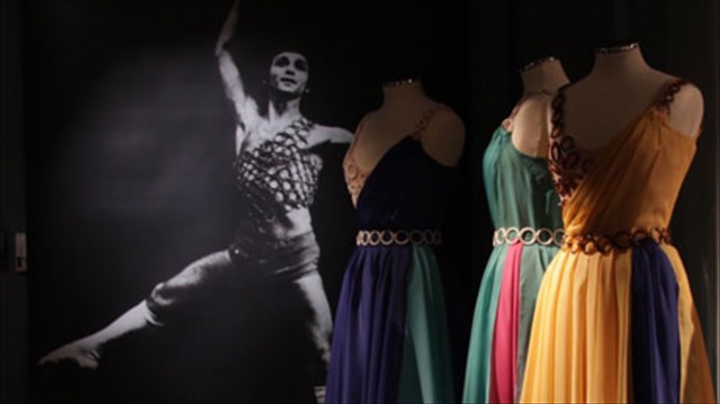 eikastiko-afieroma-se-enan-megalo-ellina-xoreuti-kai-xorografo