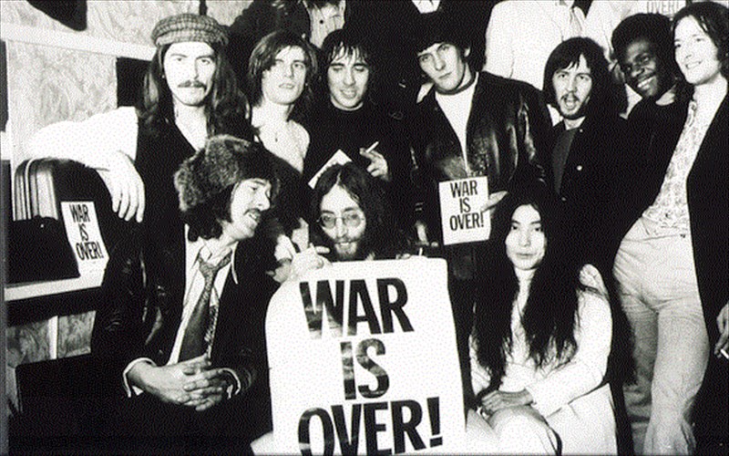 10-pragmata-pou-thelete-na-kserete-gia-to-happy-christmas-war-is-over