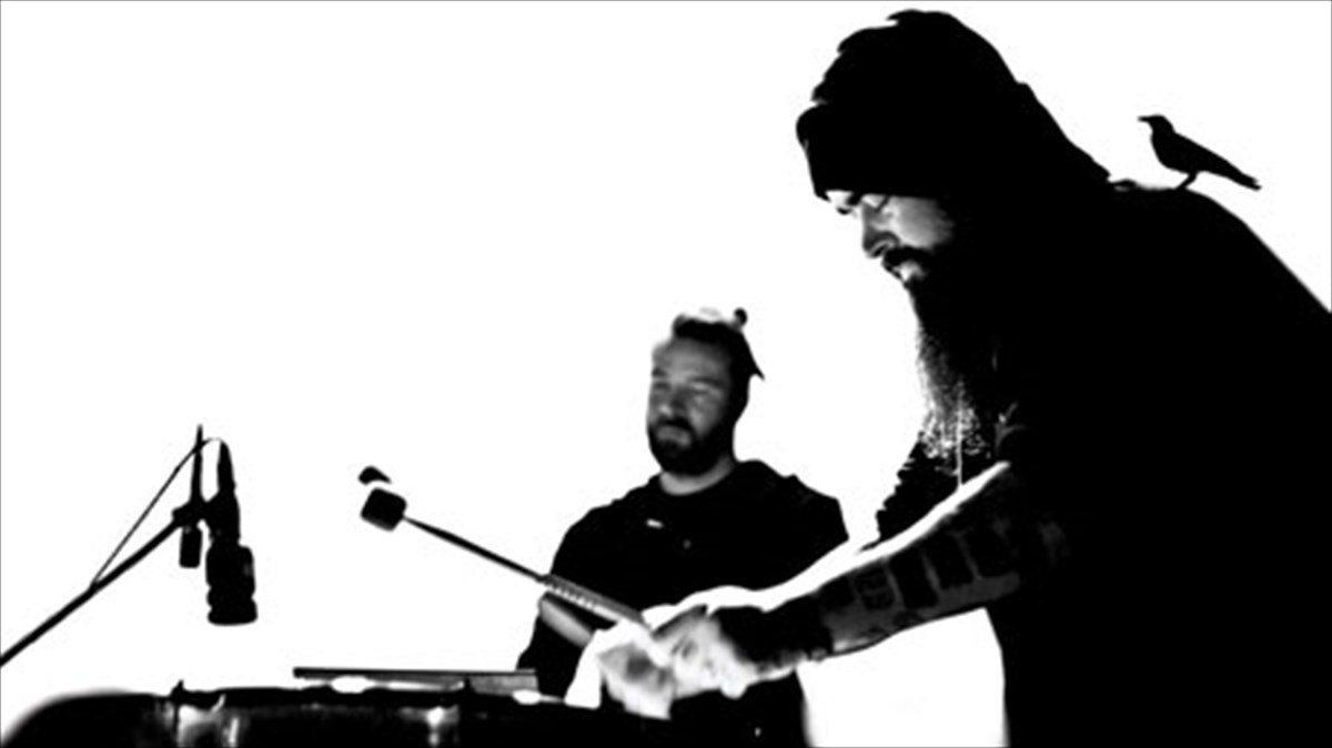 oi-ntropaloi-lukoi-apo-ton-borra-sti-skini-tou-fuzz