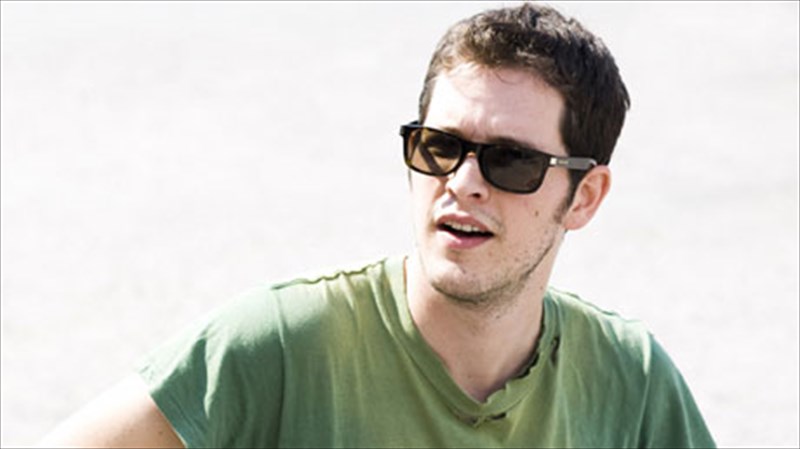 o-leon-me-ti-nea-tou-douleia-sto-bios