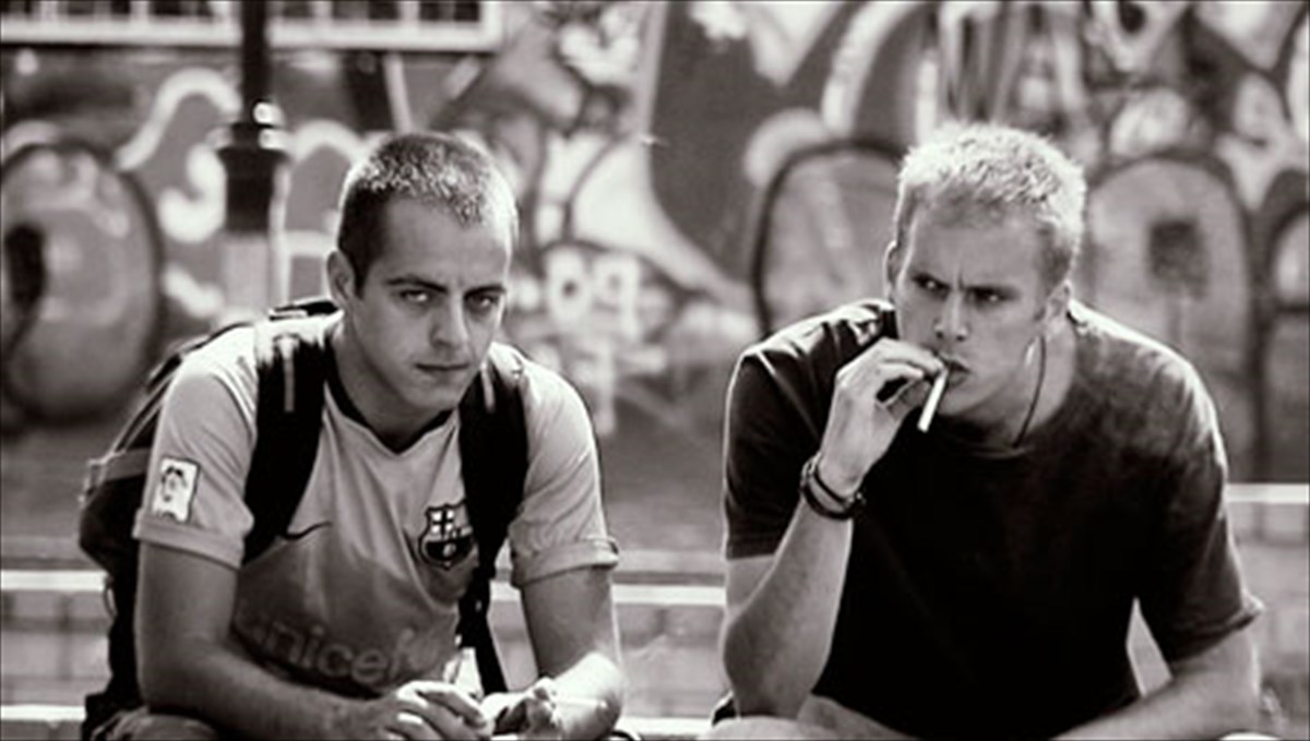 i-athina-se-aspro-mauro