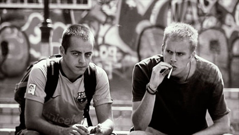 i-athina-se-aspro-mauro