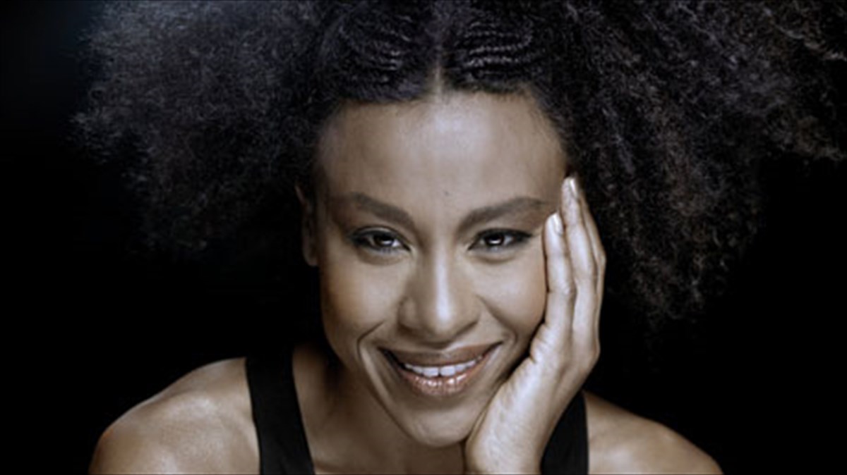 afieroma-sti-nina-simone-apo-mia-neari-bretanida-mousiko