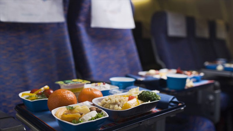 giati-ta-fagita-sto-aeroplano-einaianosta