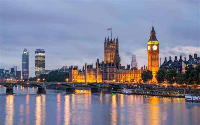 pos-kinountai-oi-ksenodoxeiakes-times-se-ellada-kai-europi-auto-to-mina