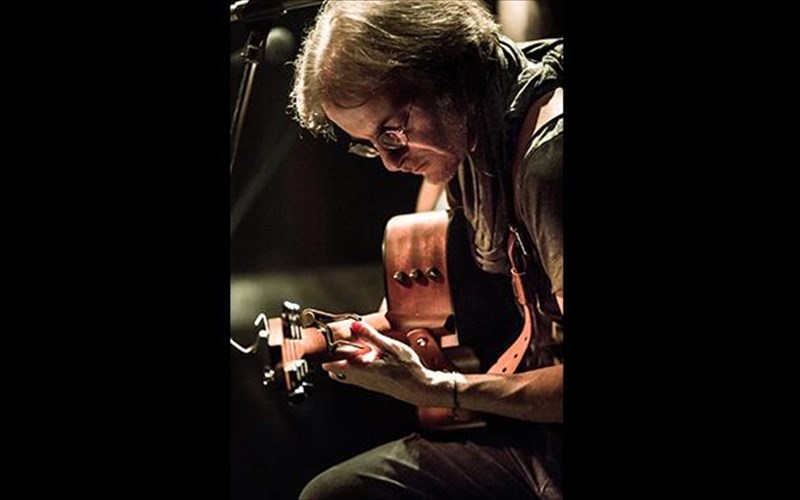 o-miltos-pasxalidis-sto-cafe-tou-ianou