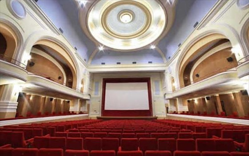 se-troxia-epanaleitourgias-o-emblimatikos-kinimatografos-attikon-apollon-emblimatikos-kinimatografos-attikon-apollon