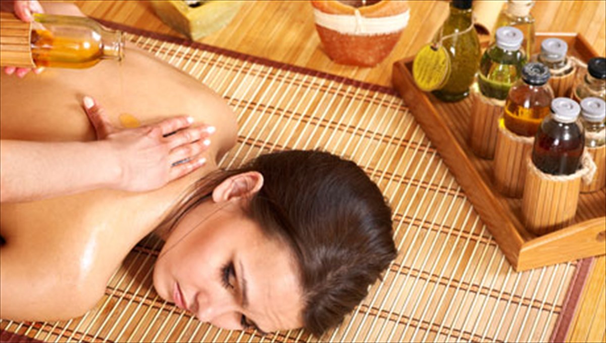 thai-massage-mia-euergetiki-therapeia-me-pollapla-ofeli