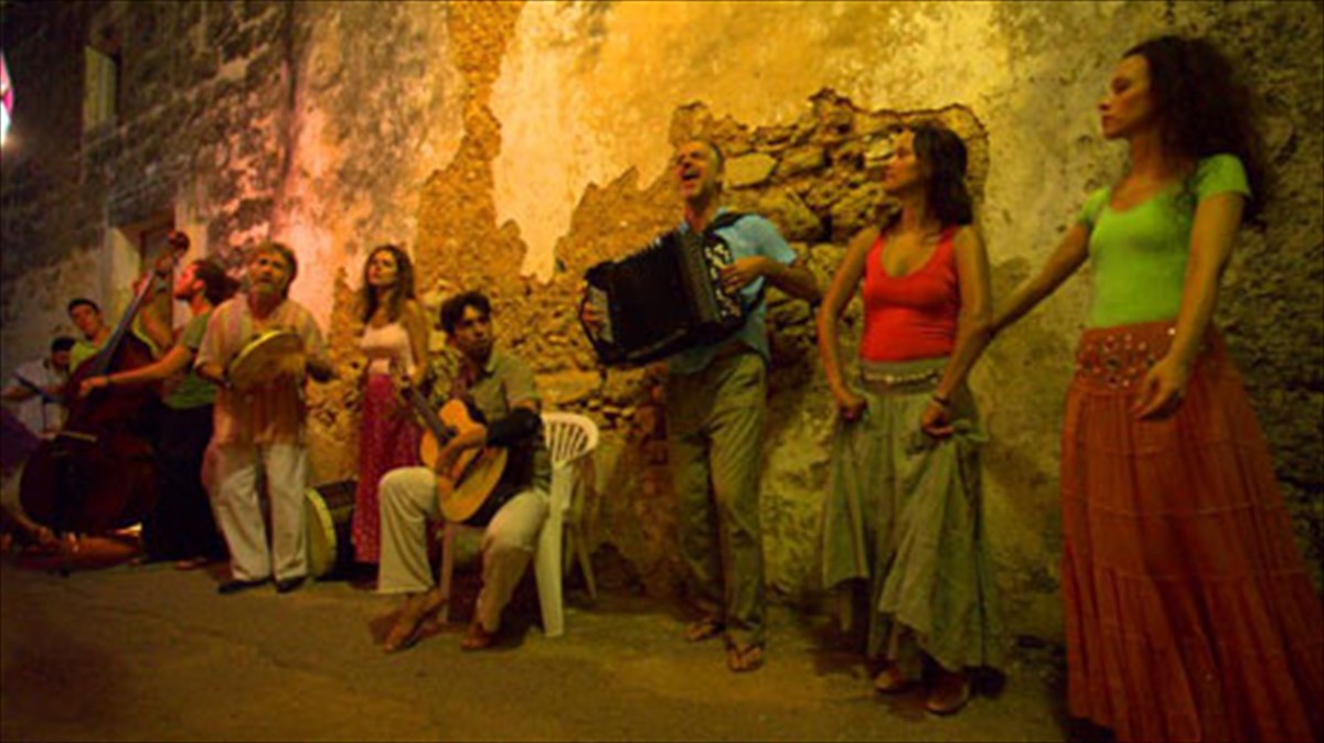 paramuthenies-nuxtes-mesogeiakou-pathous-stin-aulaia