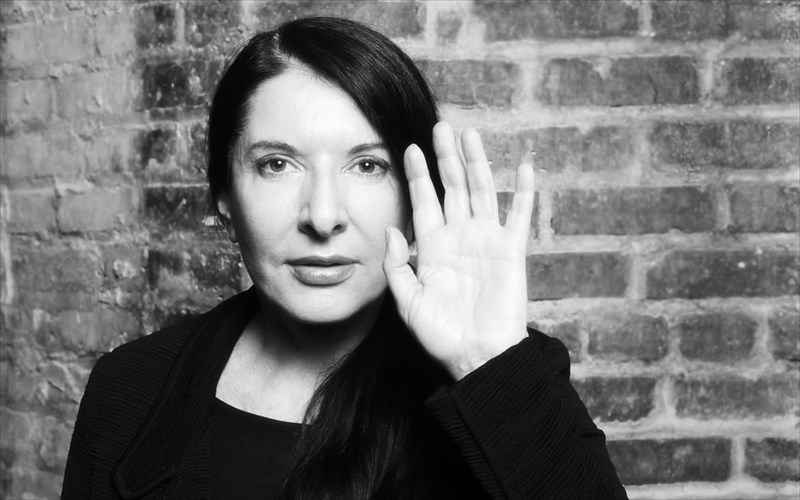 ksekinise-to-as-one-tis-marina-abramović-sto-mouseio-mpenaki