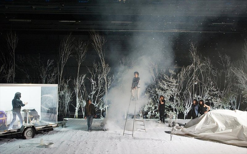 theatro-sti-stegi-me-ti-melagxolia-ton-drakon