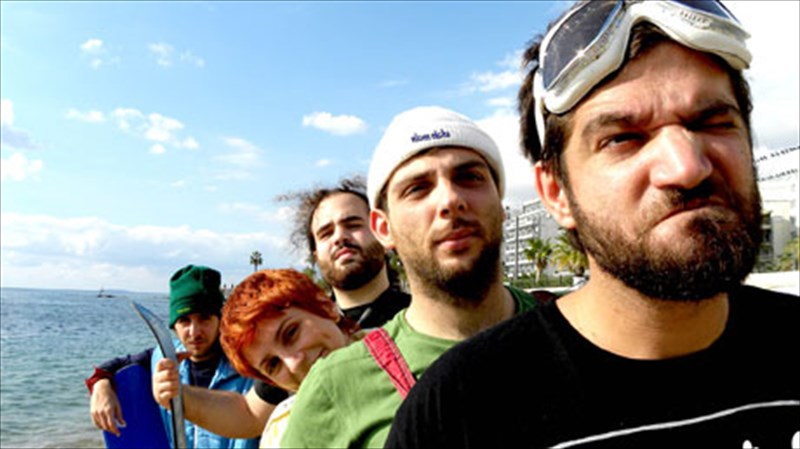 oi-diaskeuastes-tis-ksenis-kai-ellinikis-pop-ston-stauro-tou-notou