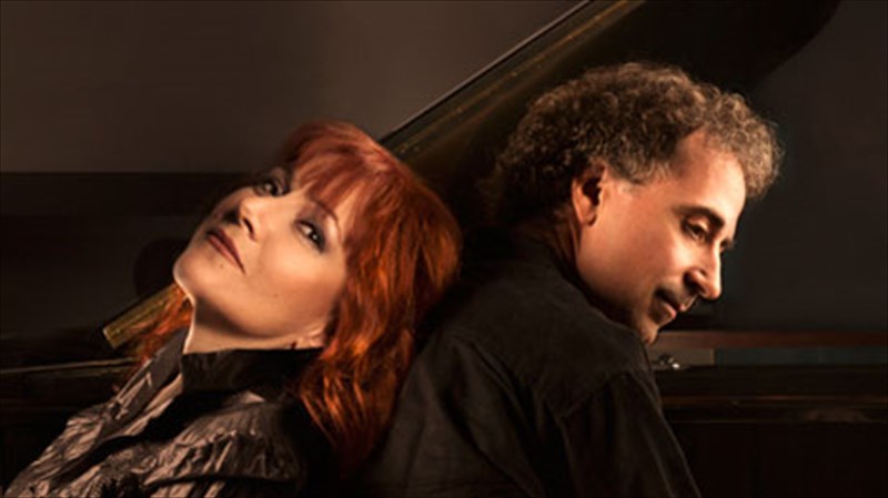 agglofones-erotikes-mousikes-sto-pallas