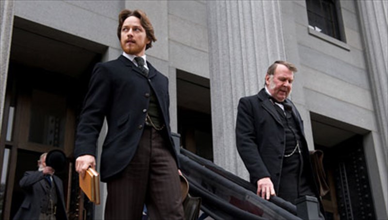 o-rompert-rentfornt-epistrefei-me-mia-nea-theoria-gia-ti-dolofonia-tou-linkoln