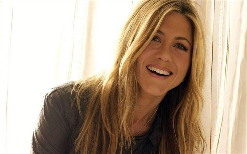 h-Jennifer-aniston-kai-6-akomi-celebrities-pou-den-tous-empodise-i-dusleksia-dusleksia