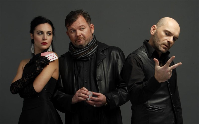 parateinetai-i-i-tufli-empistosunitou-andrea-flouraki-sto-epi-kolono-i-tufli-empistosunitou-andrea-flouraki-sto-epi-kolono