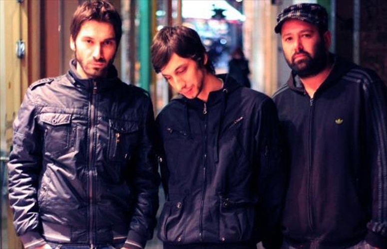 oi-dramamini-zontana-sto-six-dogs