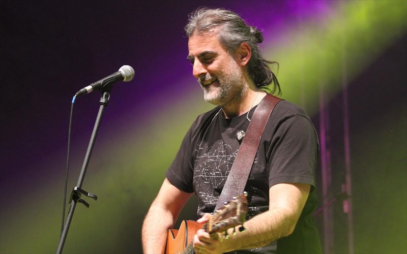 f-pliatsikas-i-diskografia-moiazei-na-psaxnei-miakainourgia-morfi-zois-meta-thanaton