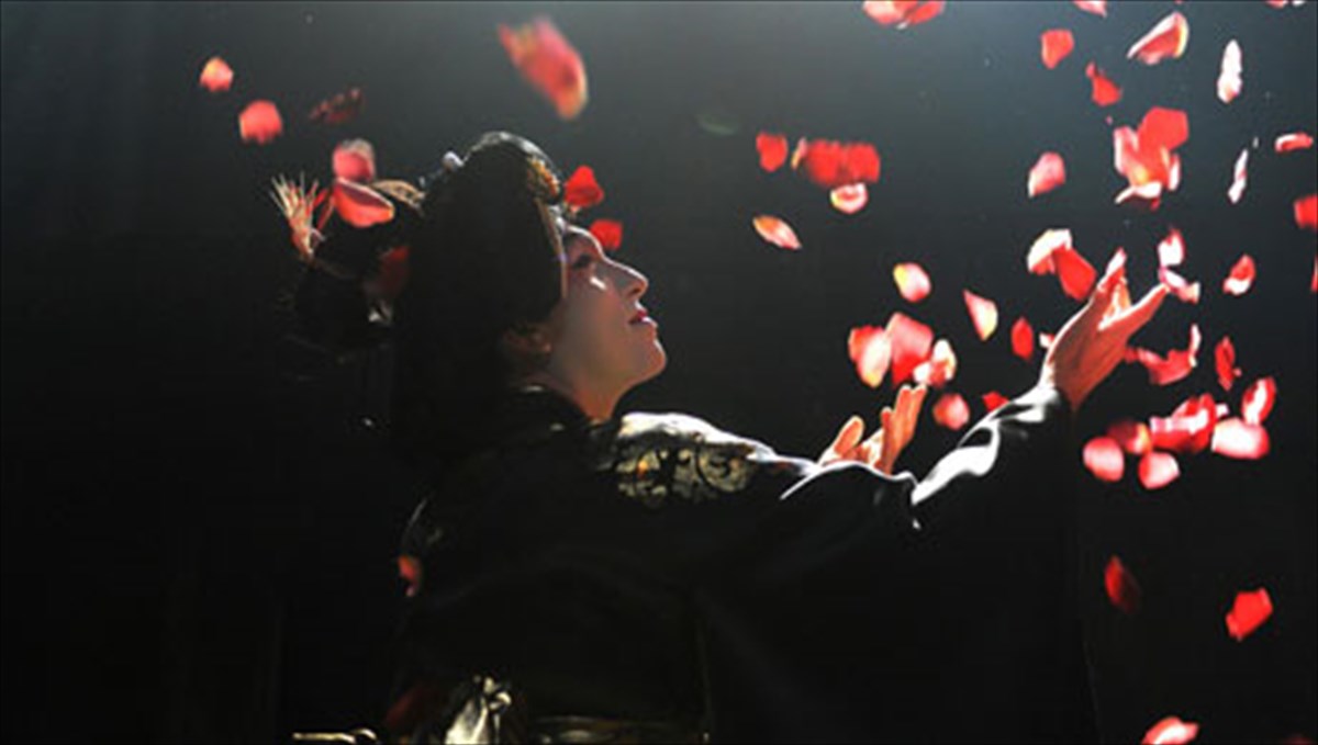 i-mantam-mpaterflai-sagineuei-to-athinaiko-koino