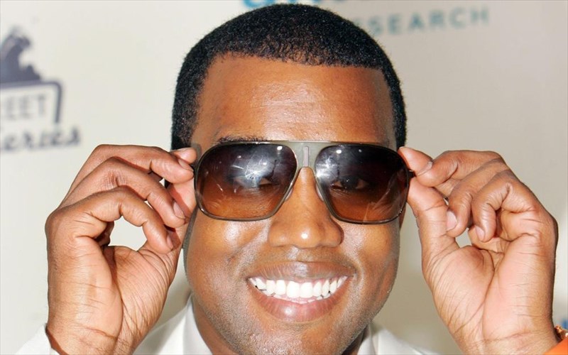 o-kanye-west-ta-bazei-me-ta-leuka-periodika