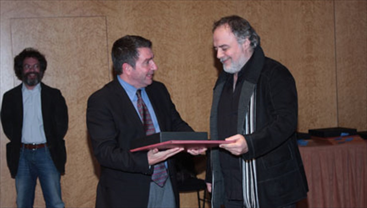 aponemithikan-ta-brabeia-karolou-koun-kai-kritikon-theatrou