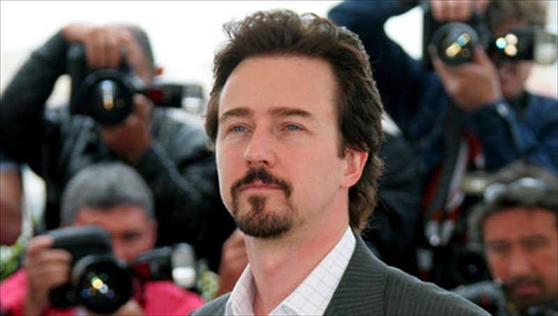 who-is-who-entouarnt-norton