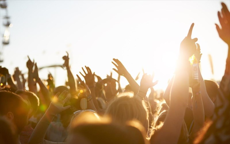 oi-kaluteres-mousikes-afikseis-sta-festibal-tou-kalokairiou