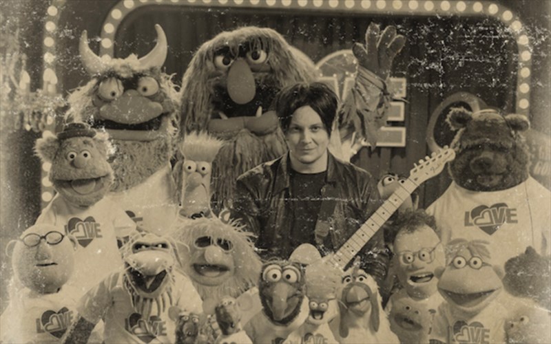 o-Jack-white-tragoudaei-me-tonkermit