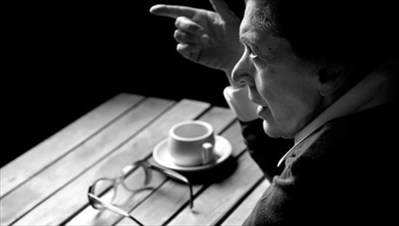 i-ntina-konsta-ensarkonei-ti-sotiria-mpellou