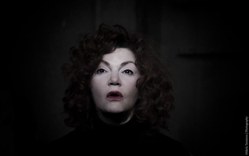 i-kaiomeni-epistrefei-sto-theatro-simeio