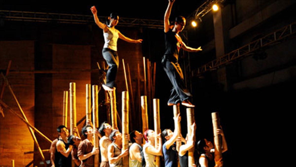 ekplikseis-kai-akrobatikes-figoures-apo-to-neo-tsirko-tou-bietnam