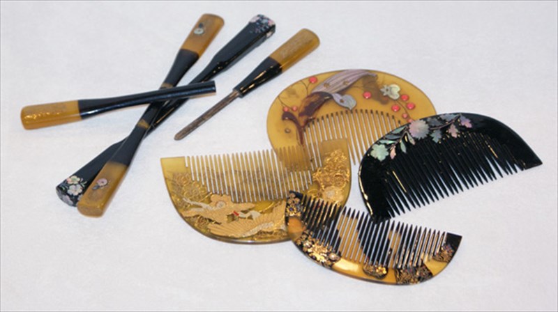 gunaikeia-antikeimena-sumbola-sto-mouseio-lalaouni-sumbola-sto-mouseio-lalaouni