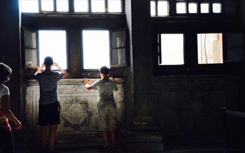 fotografizontas-tin-parigoritiki-melagxolia-tis-ppolis