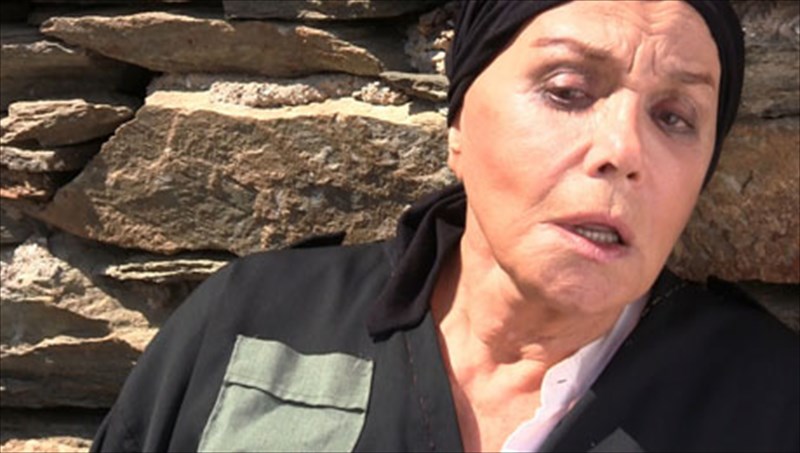 kritiki-theatrou-i-fonissa-me-tin-mpettu-arbaniti