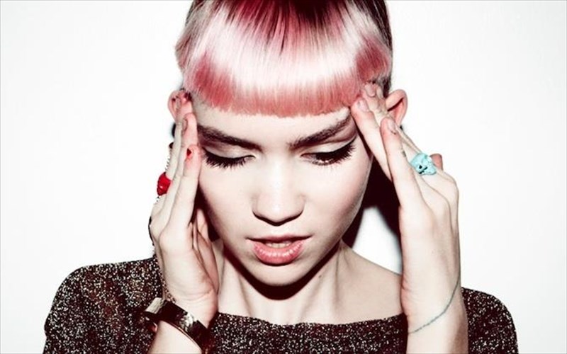 h-grimes-xtupithike-apo-to-reuma-pano-sti-skini